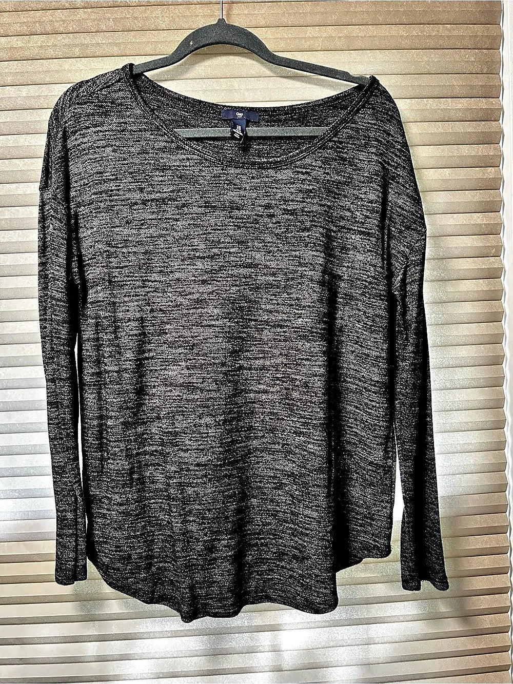 Gap Long Sleeve Scoopneck Top in Black Size Medium